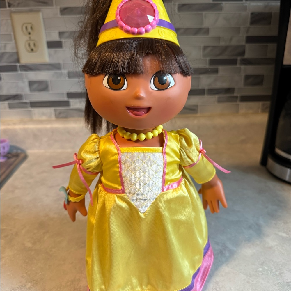 Vintage Dora the Explorer Magic Hair Fairytale Princess Doll Talks Mattel WORKS!